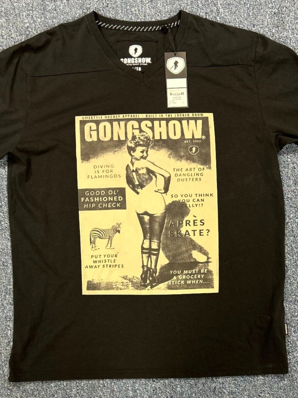 New Gong Show "On The Cover" Hockey Apparel T-Shirt Size XL NWT